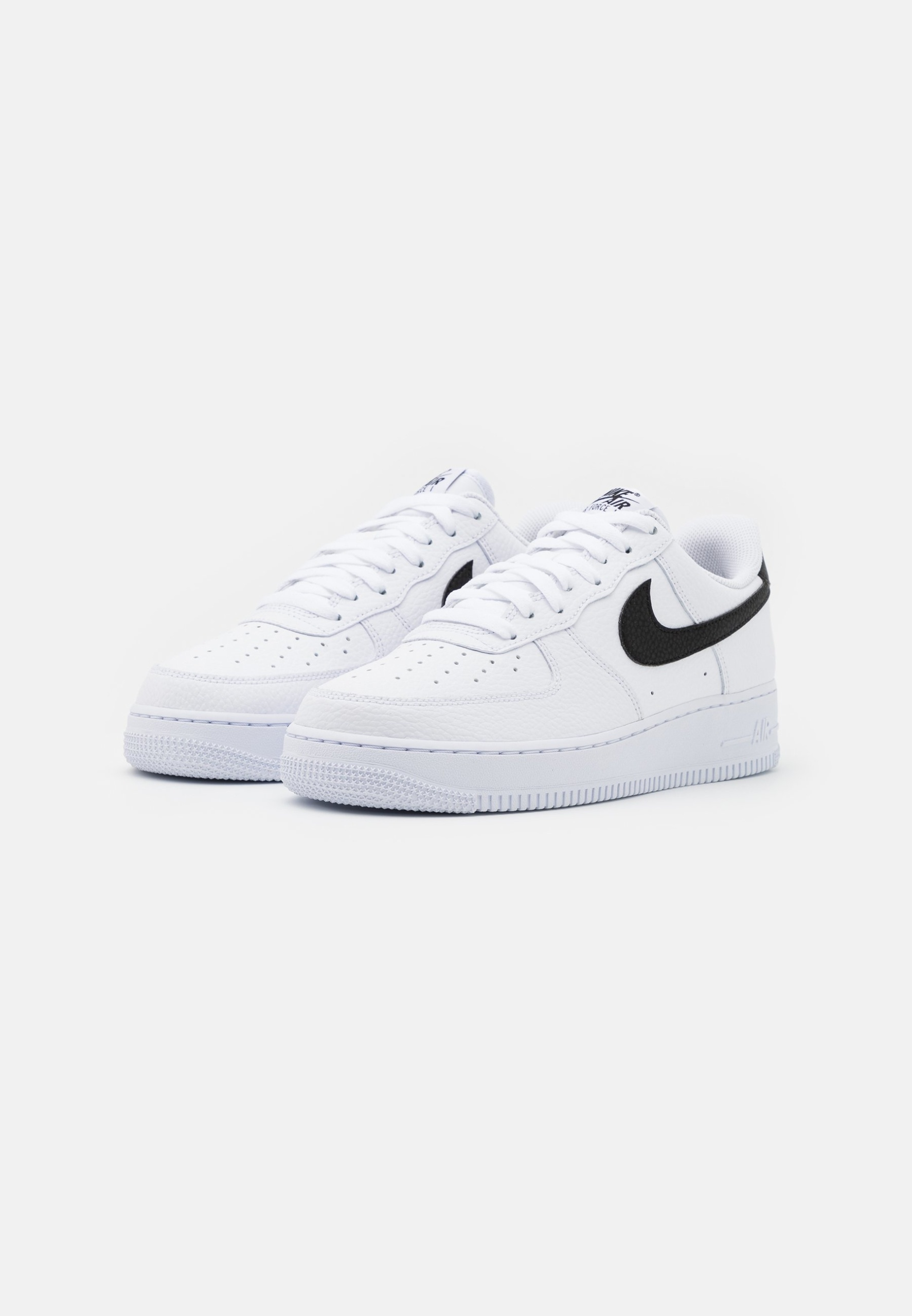 Фото № 2 с приближением к товару «‎Nike Air Force 1 ’07 »