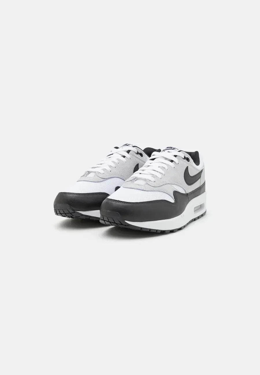 Фото № 2 с приближением к товару «‎AIR MAX 1 »