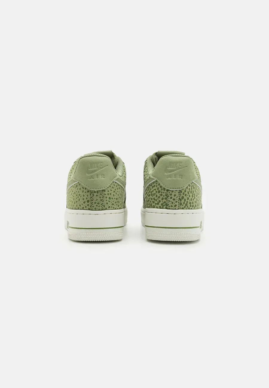 Фото № 3 с приближением к товару «‎AIR FORCE 1 07 PRM»