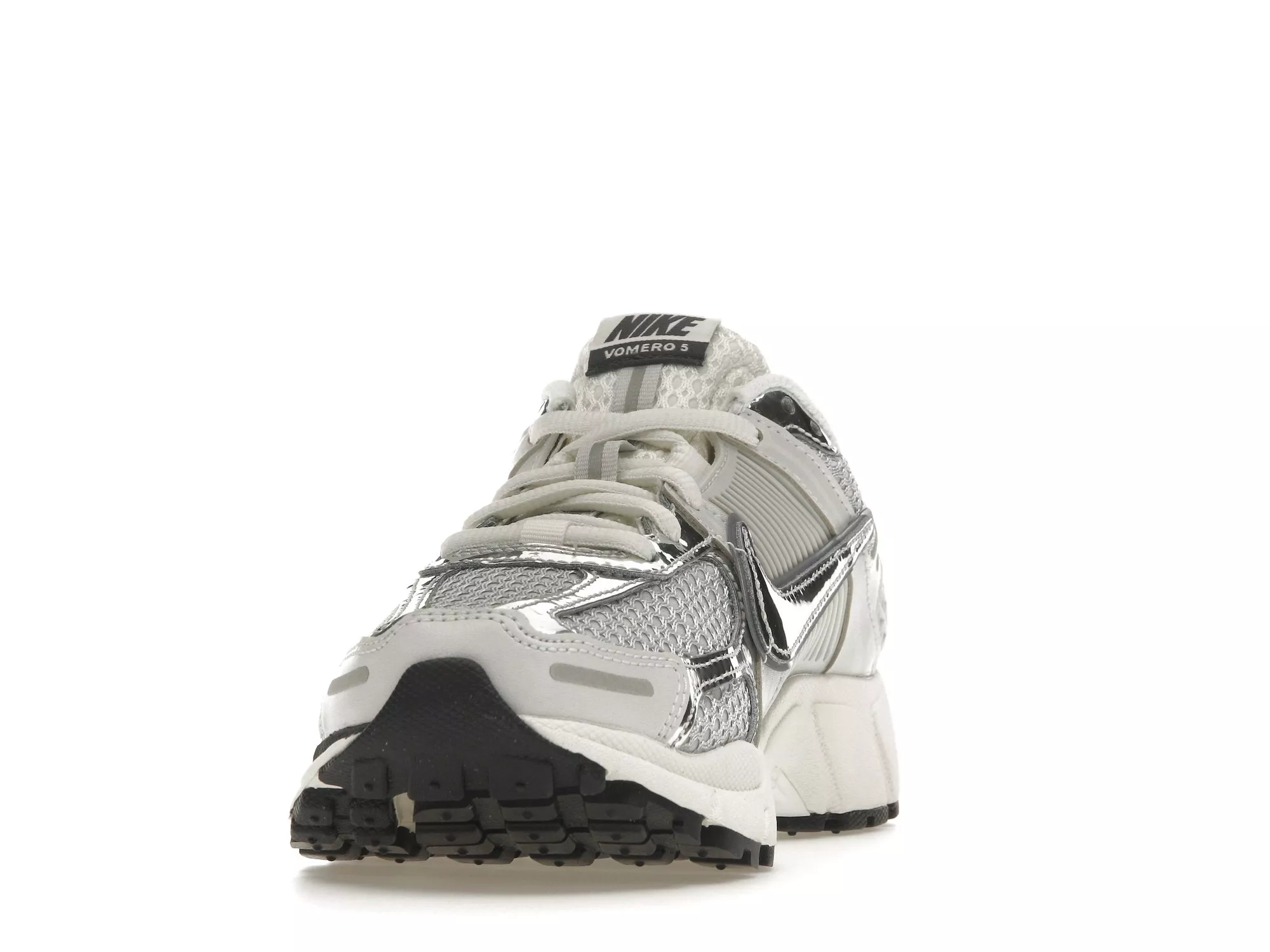 Фото № 4 с приближением к товару «‎Nike Zoom Vomero 5 Photon Dust Metallic Silver »