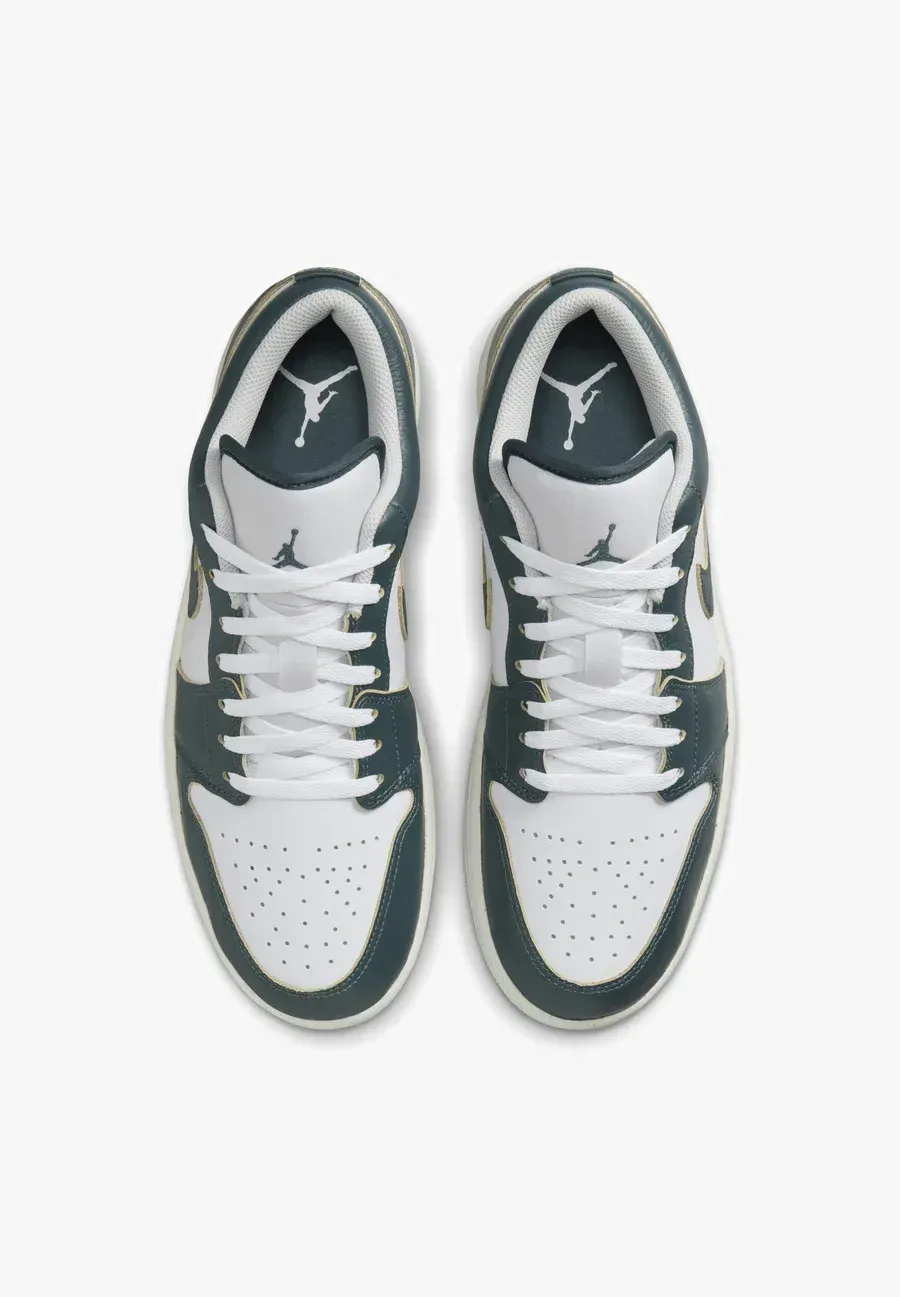 Фото № 4 с приближением к товару «‎AIR JORDAN 1 LOW SE»