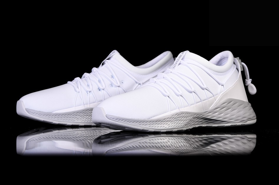 Фото № 1 с приближением к товару «‎Nike Air Jordan Formula 23 Toggle Triple »