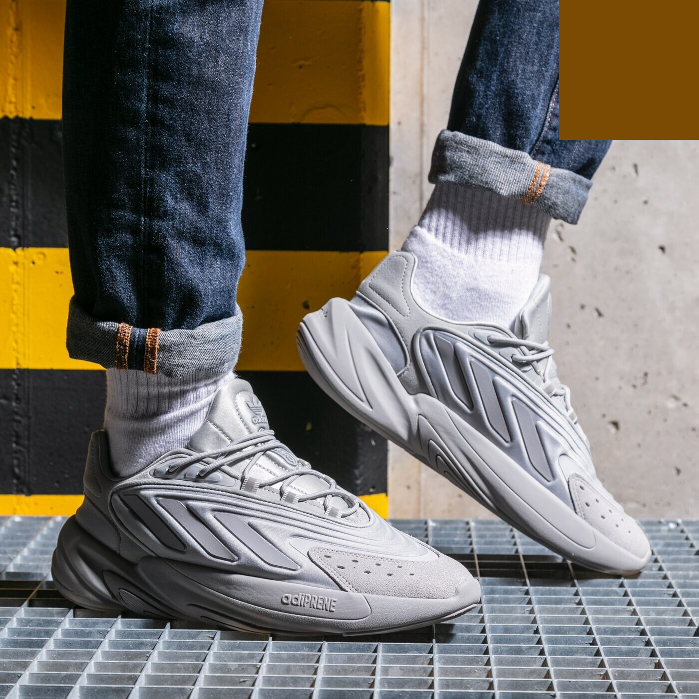 Фото № 2 с приближением к товару «‎adidas originals Ozelia SilverGrey»