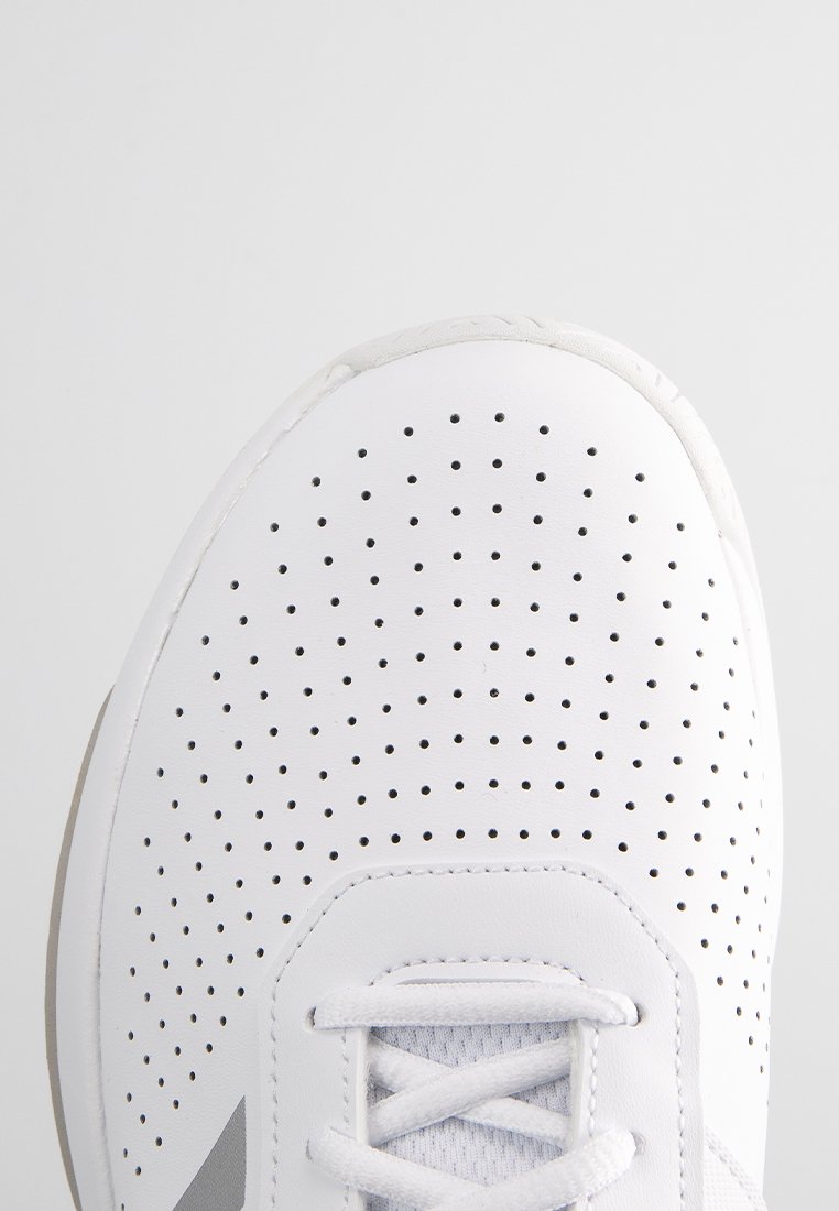 Фото № 5 с приближением к товару «‎Adidas Courtsmash»