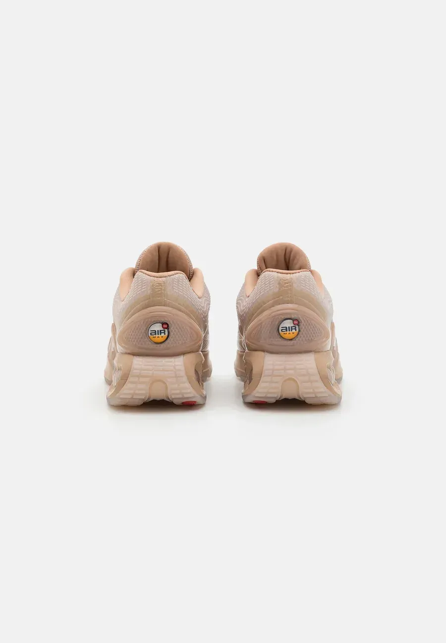 Фото № 3 с приближением к товару «‎AIR MAX DN ISA»