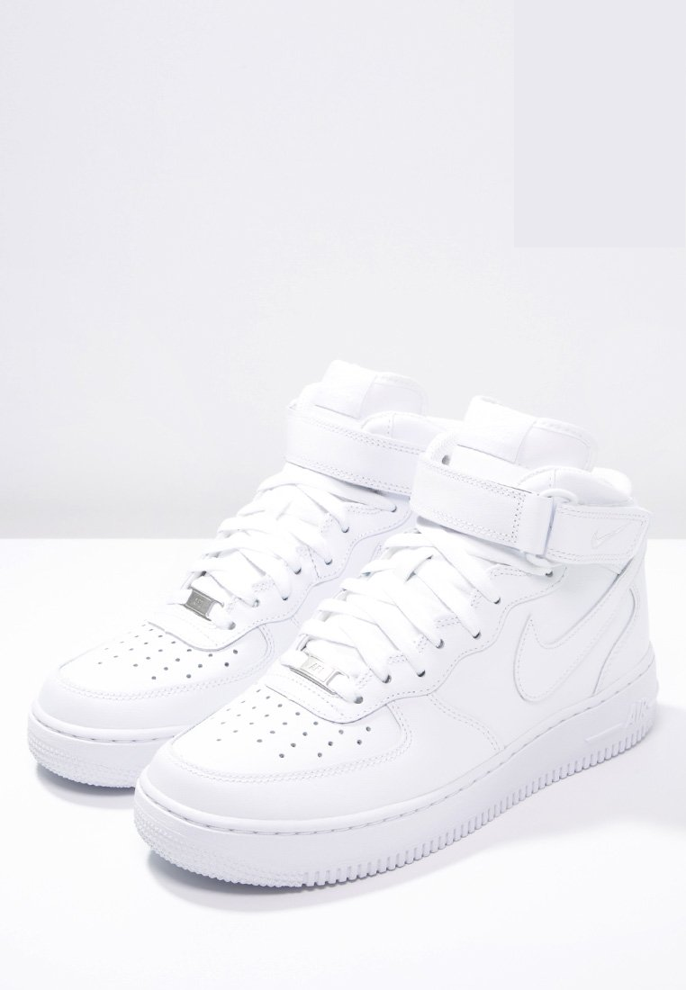 Фото № 3 с приближением к товару «‎Nike Air Force 1 ’07 »