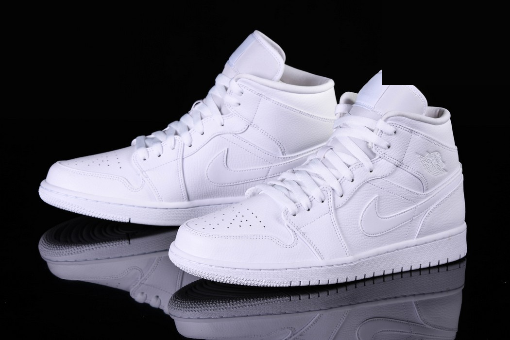 Фото № 2 с приближением к товару «‎Nike Air Jordan 1 Retro Triple »