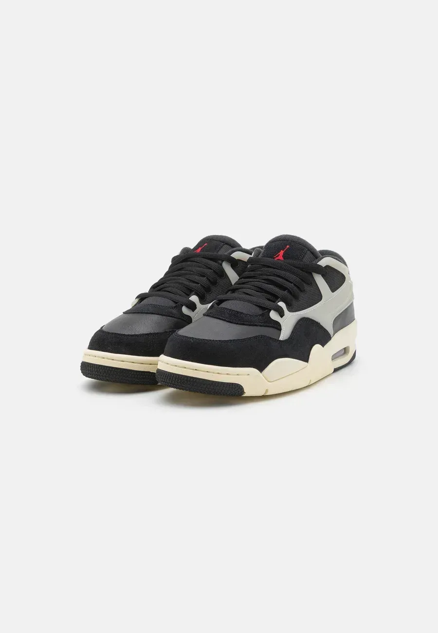 Фото № 4 с приближением к товару «‎AIR JORDAN 4 RM»