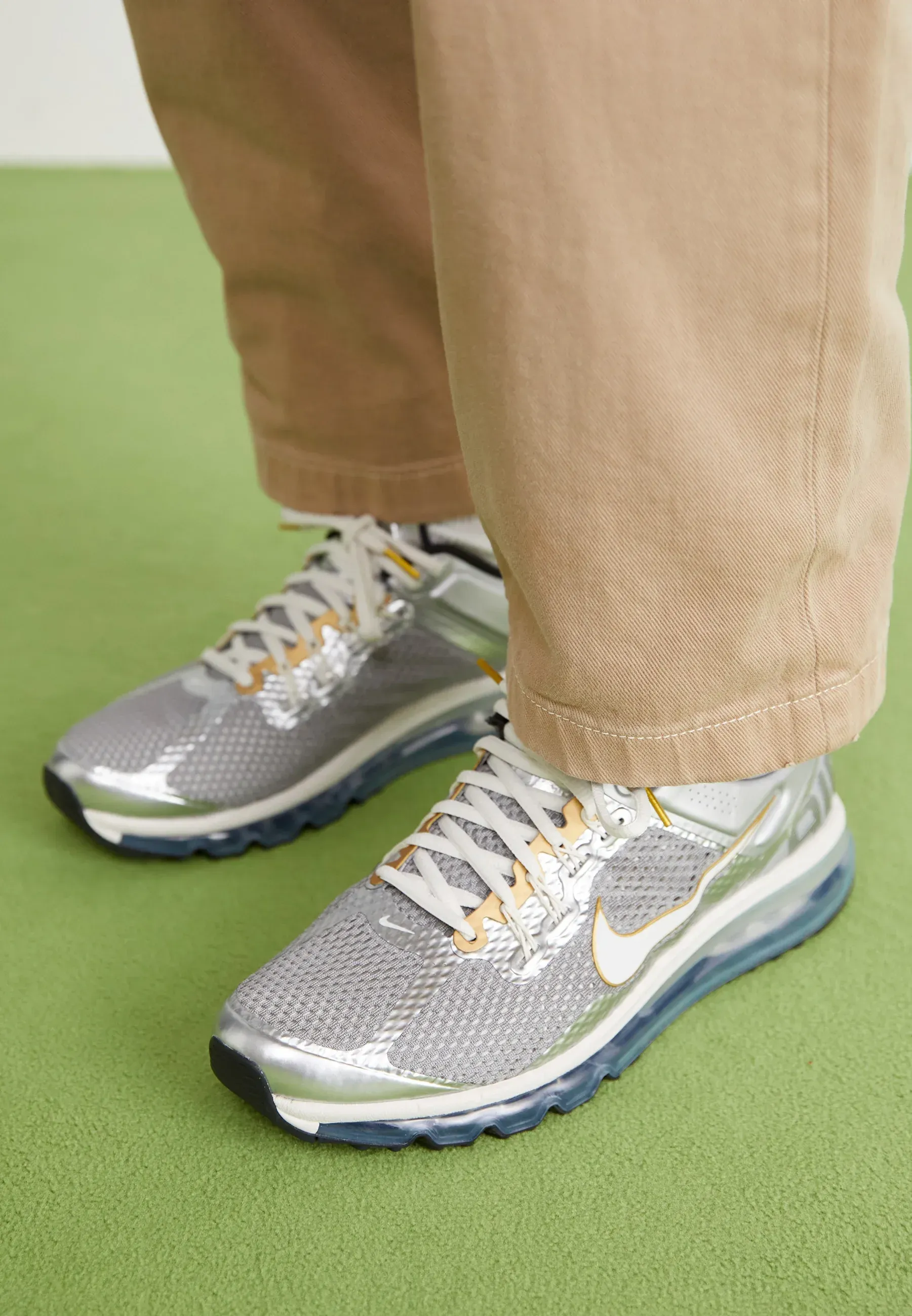 Фото № 2 с приближением к товару «‎AIR MAX 2013»