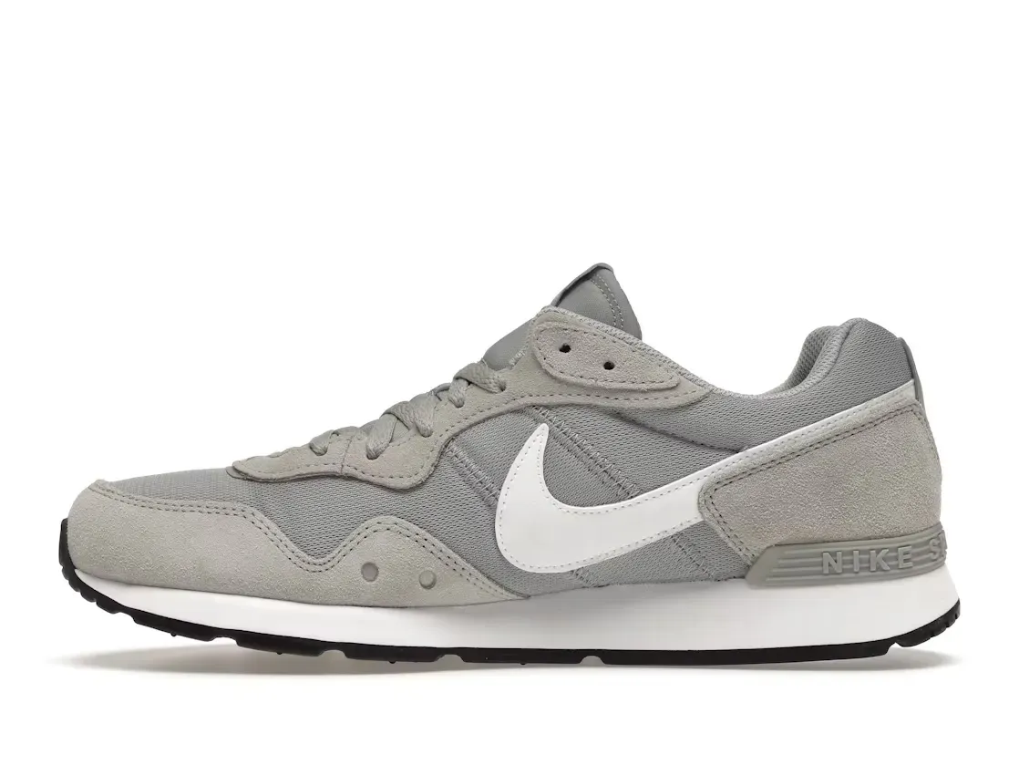 Фото № 3 с приближением к товару «‎Nike Venture Runner»