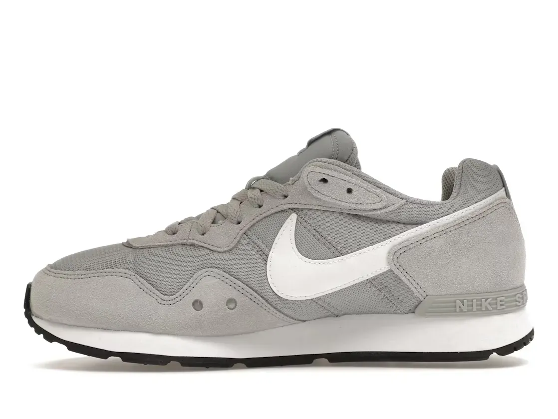 Фото № 3 с приближением к товару «‎Nike Venture Runner Wide»