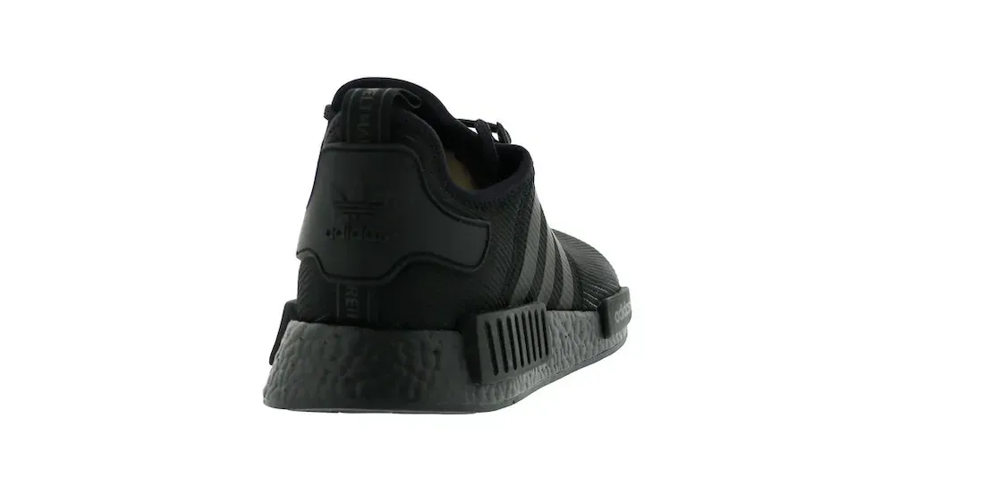 Фото № 4 с приближением к товару «‎adidas NMD R1 Triple Black Reflective»