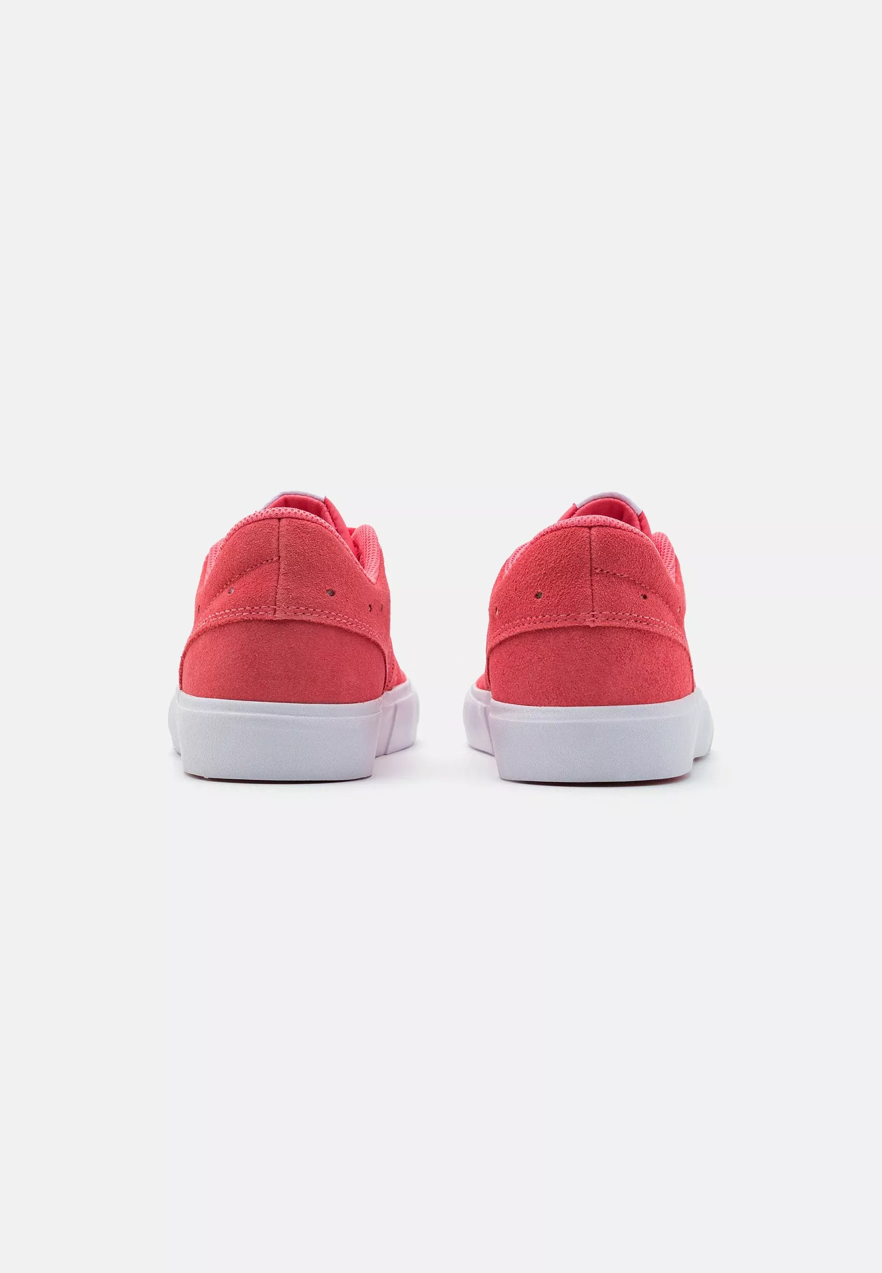 Фото № 3 с приближением к товару «‎WMNS JORDAN SERIES ES»