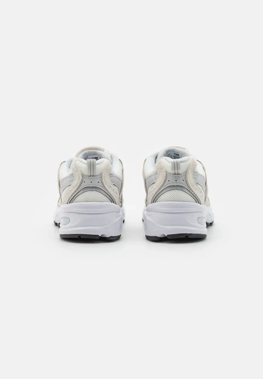 Фото № 4 с приближением к товару «‎530 UNISEX»