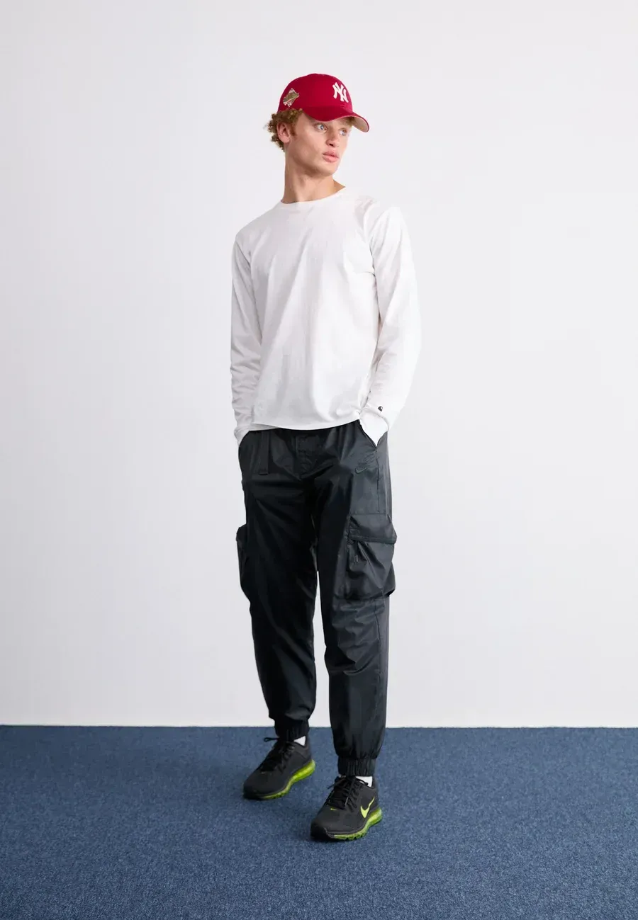 Фото № 2 с приближением к товару «‎AIR MAX 2013»