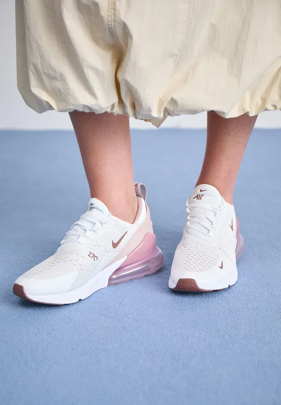 Фото № 2 с приближением к товару «‎AIR MAX 270»