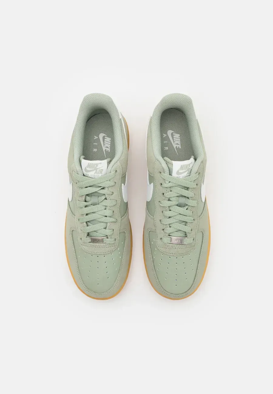 Фото № 4 с приближением к товару «‎AIR FORCE 1 07 LV8»