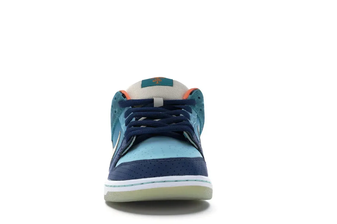 Фото № 2 с приближением к товару «‎Nike SB Dunk Low MIA Skate Shop»