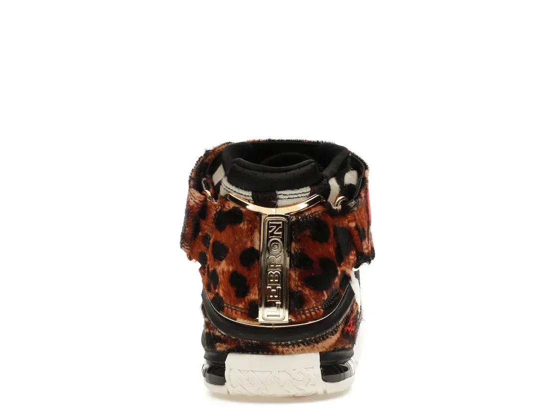 Фото № 4 с приближением к товару «‎Nike Zoom LeBron 2 LX Beast»