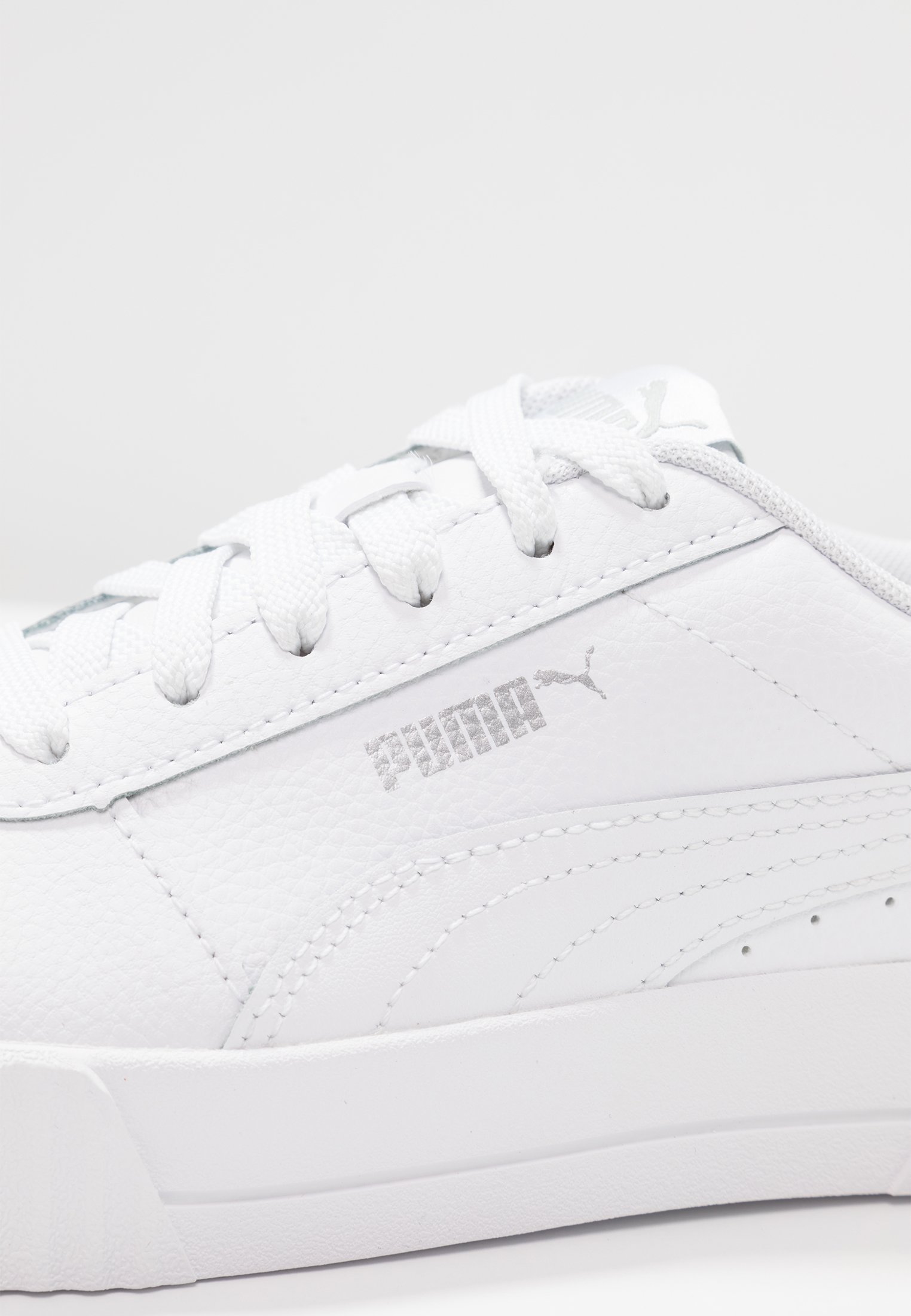 Фото № 3 с приближением к товару «‎Puma Carina »