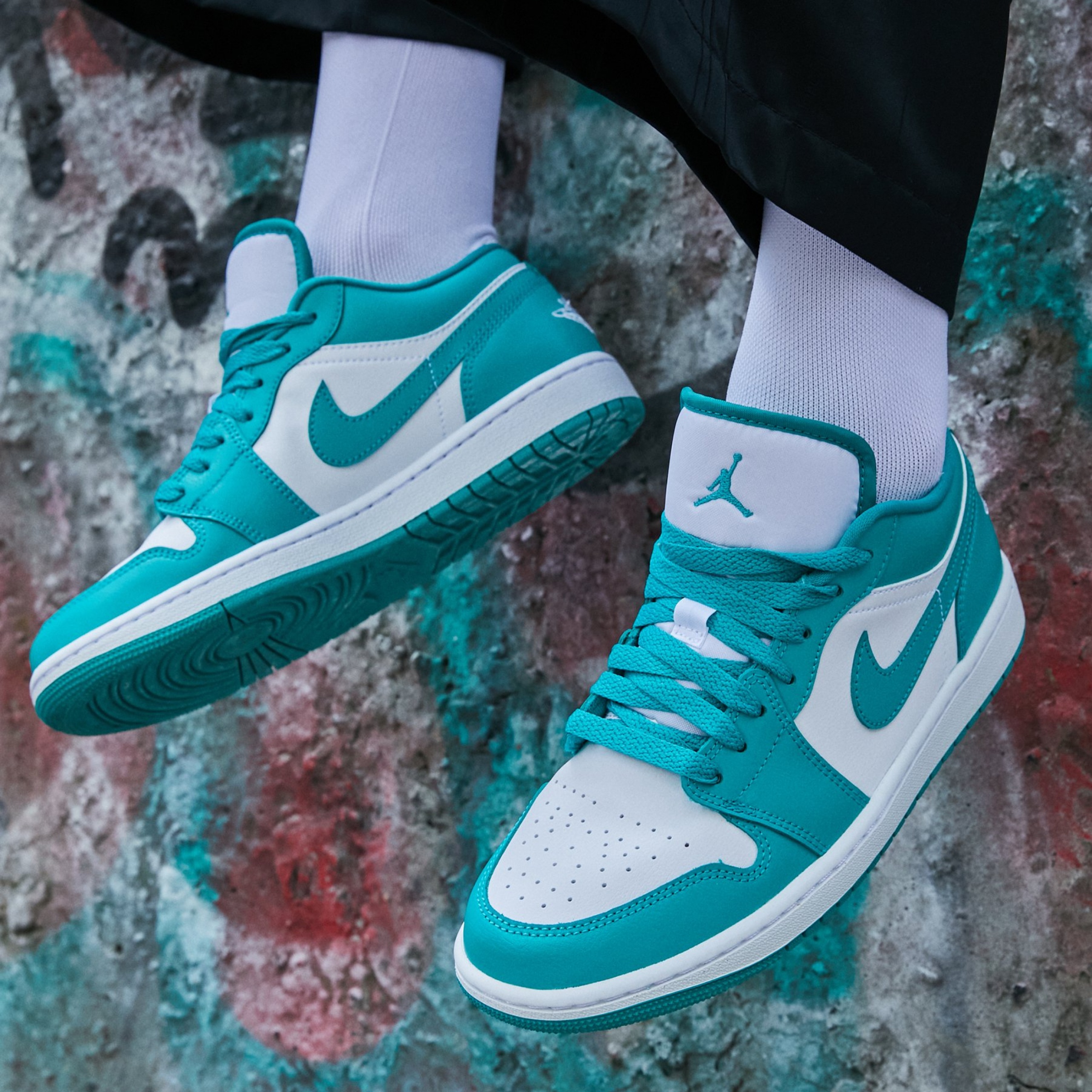 Фото № 1 с приближением к товару «‎Wmns Air Jordan 1 »