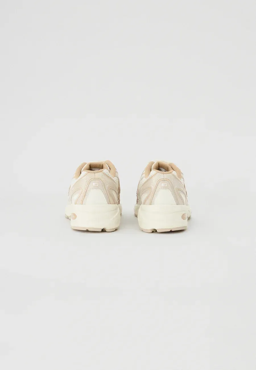 Фото № 3 с приближением к товару «‎U740 UNISEX»