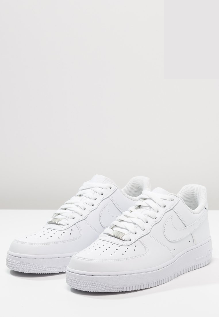 Фото № 3 с приближением к товару «‎Nike Air Force 1 ’07 »