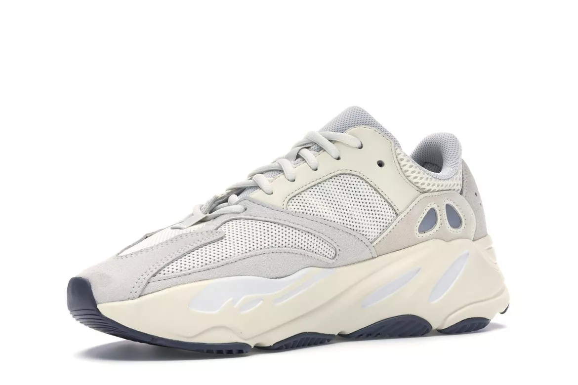 Фото № 2 с приближением к товару «‎adidas Yeezy Boost 700 Analog»