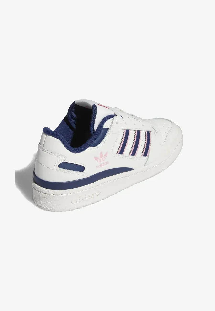 Фото № 4 с приближением к товару «‎FORUM »