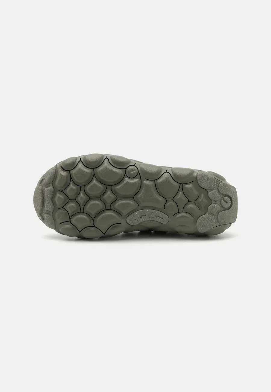 Фото № 4 с приближением к товару «‎FLYKNIT HAVEN»