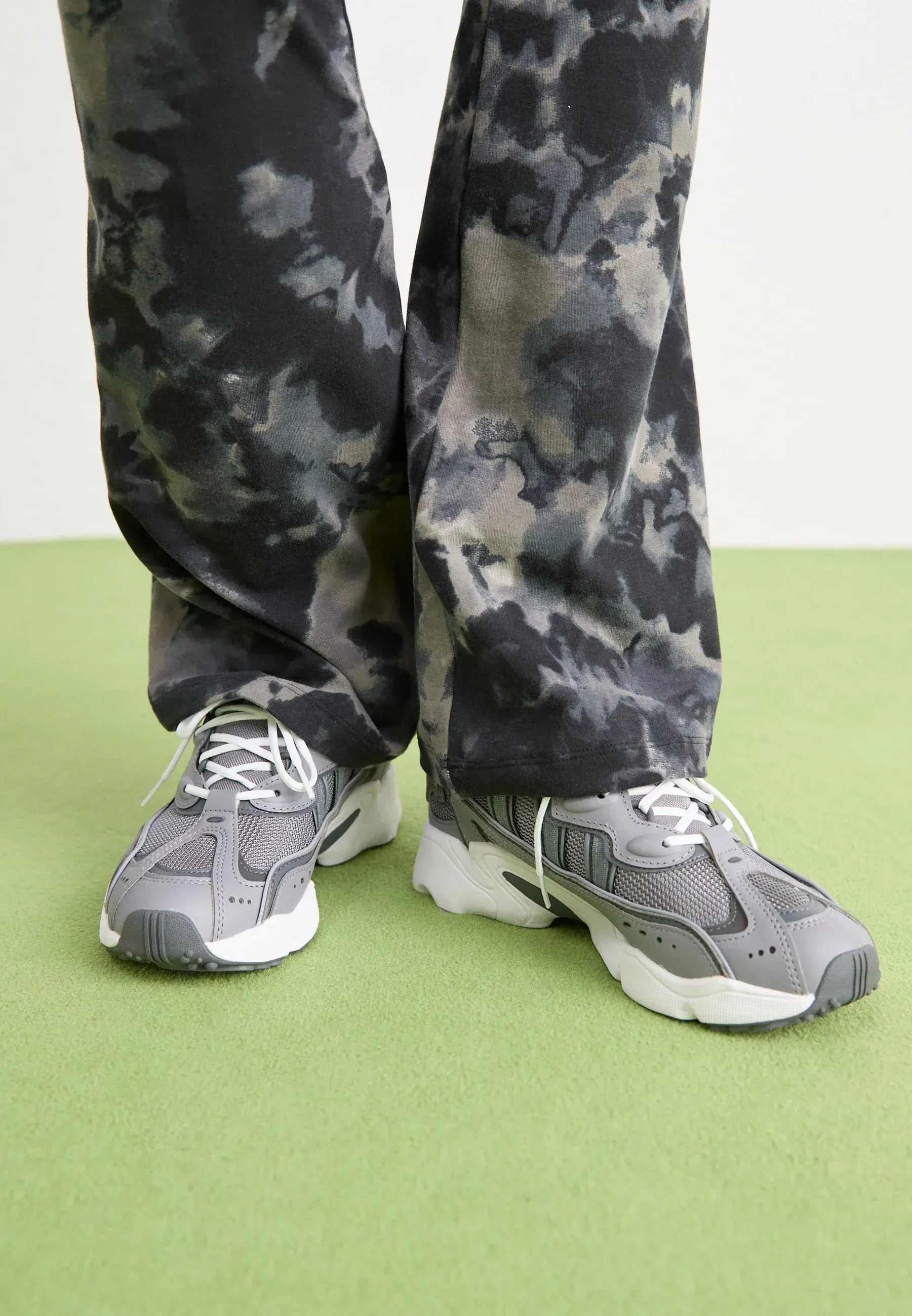 Фото № 3 с приближением к товару «‎OZWEEGO OG »