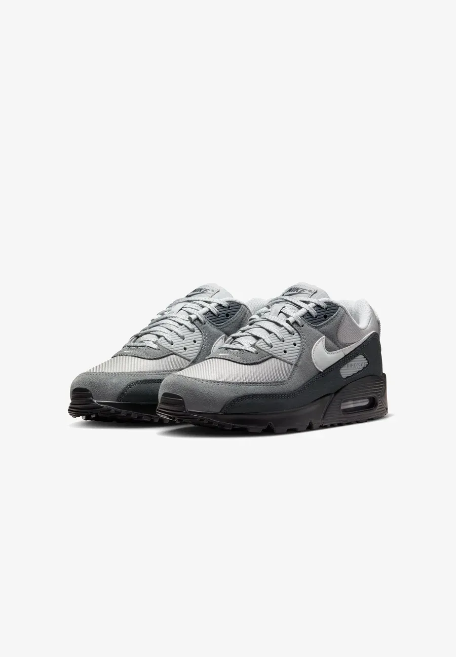 Фото № 2 с приближением к товару «‎AIR MAX»