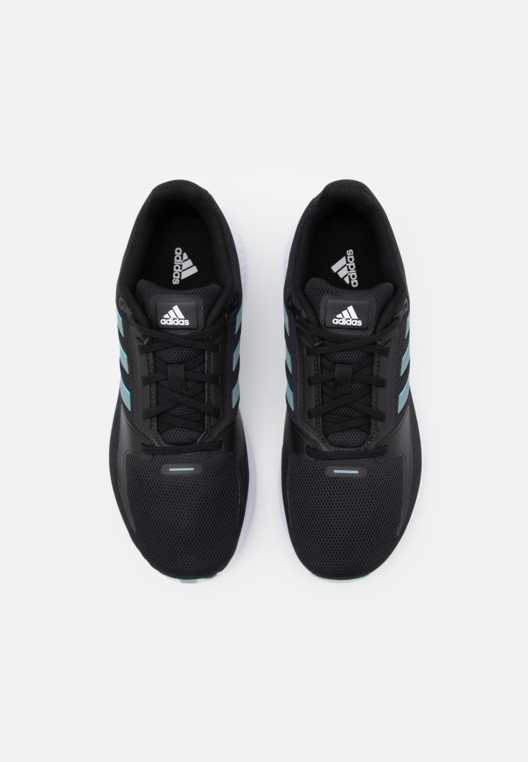 Фото № 4 с приближением к товару «‎Adidas»