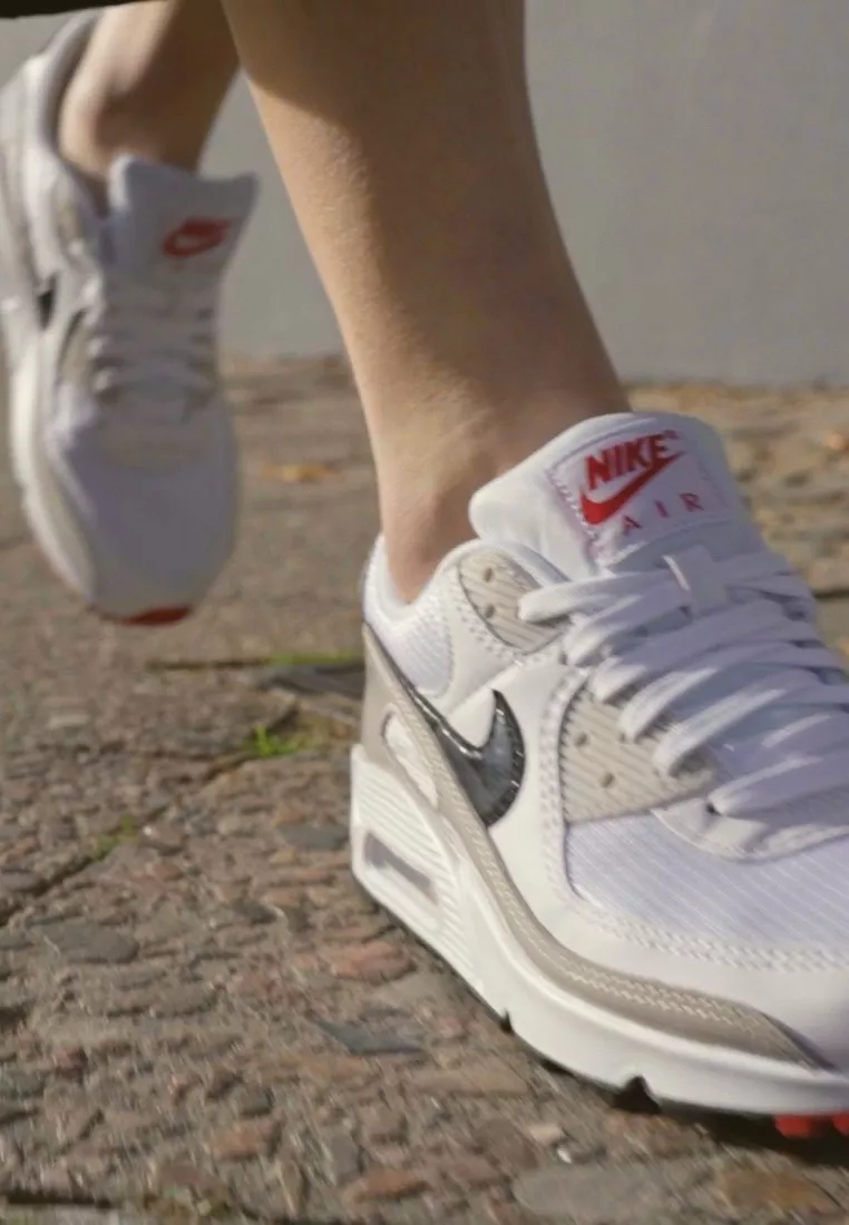 Фото № 4 с приближением к товару «‎WMNS AIR MAX 90 EWT SNKR»