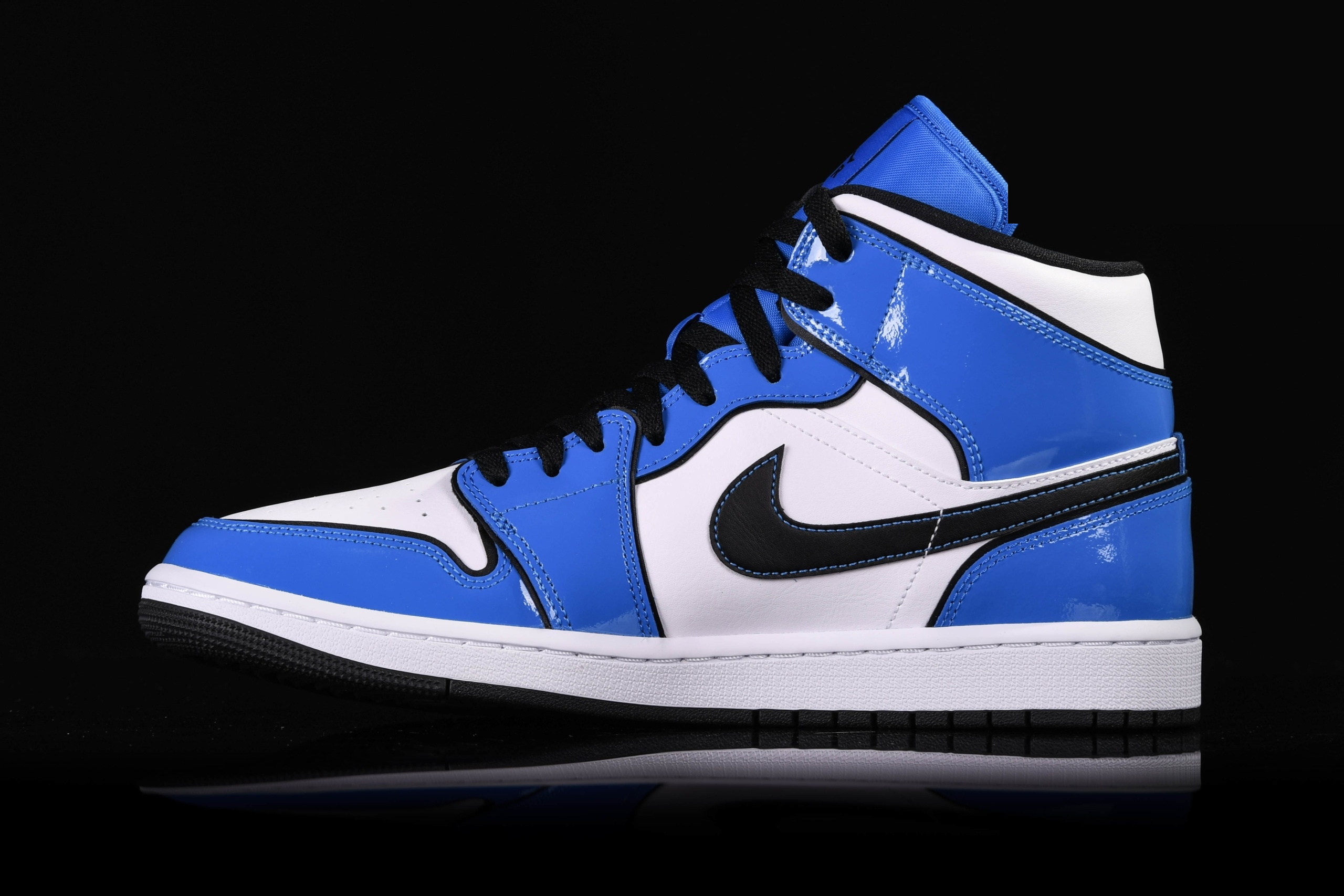 Фото № 3 с приближением к товару «‎Nike Air Jordan 1 Retro Se Signal»