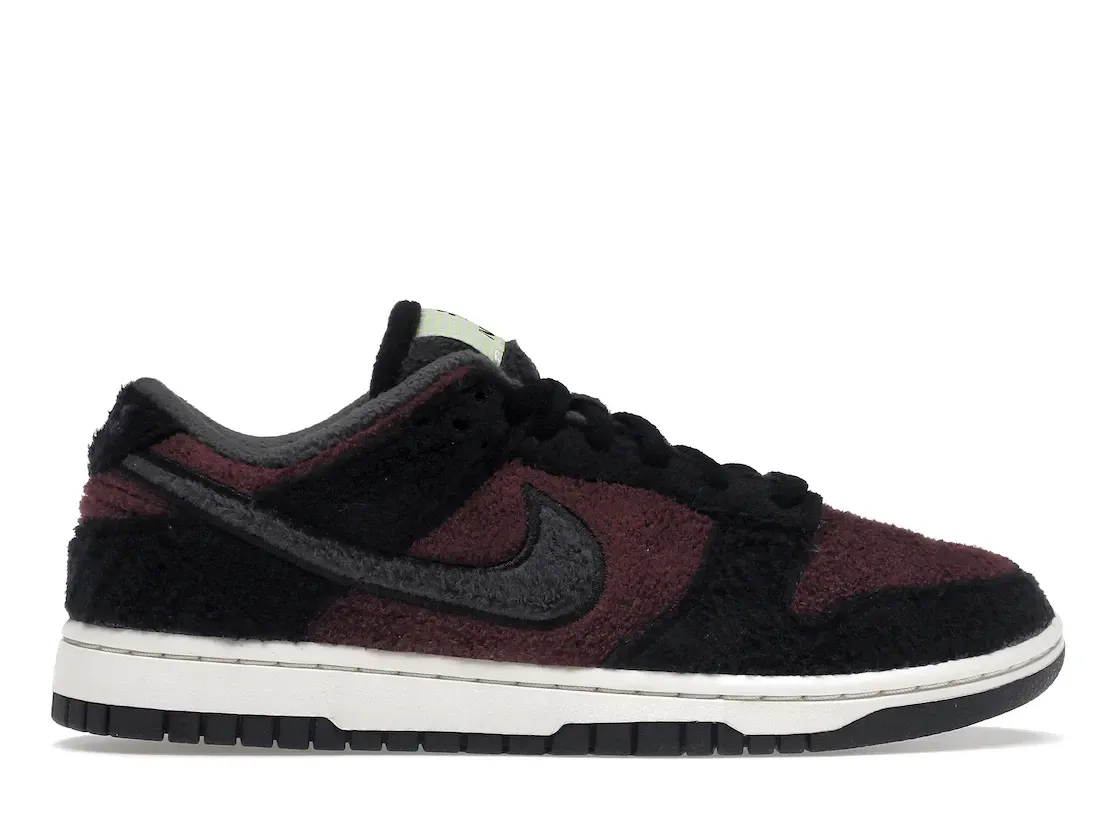 Фото № 1 с приближением к товару «‎Nike Dunk Low SE Fleece Pack Burgundy Crush »