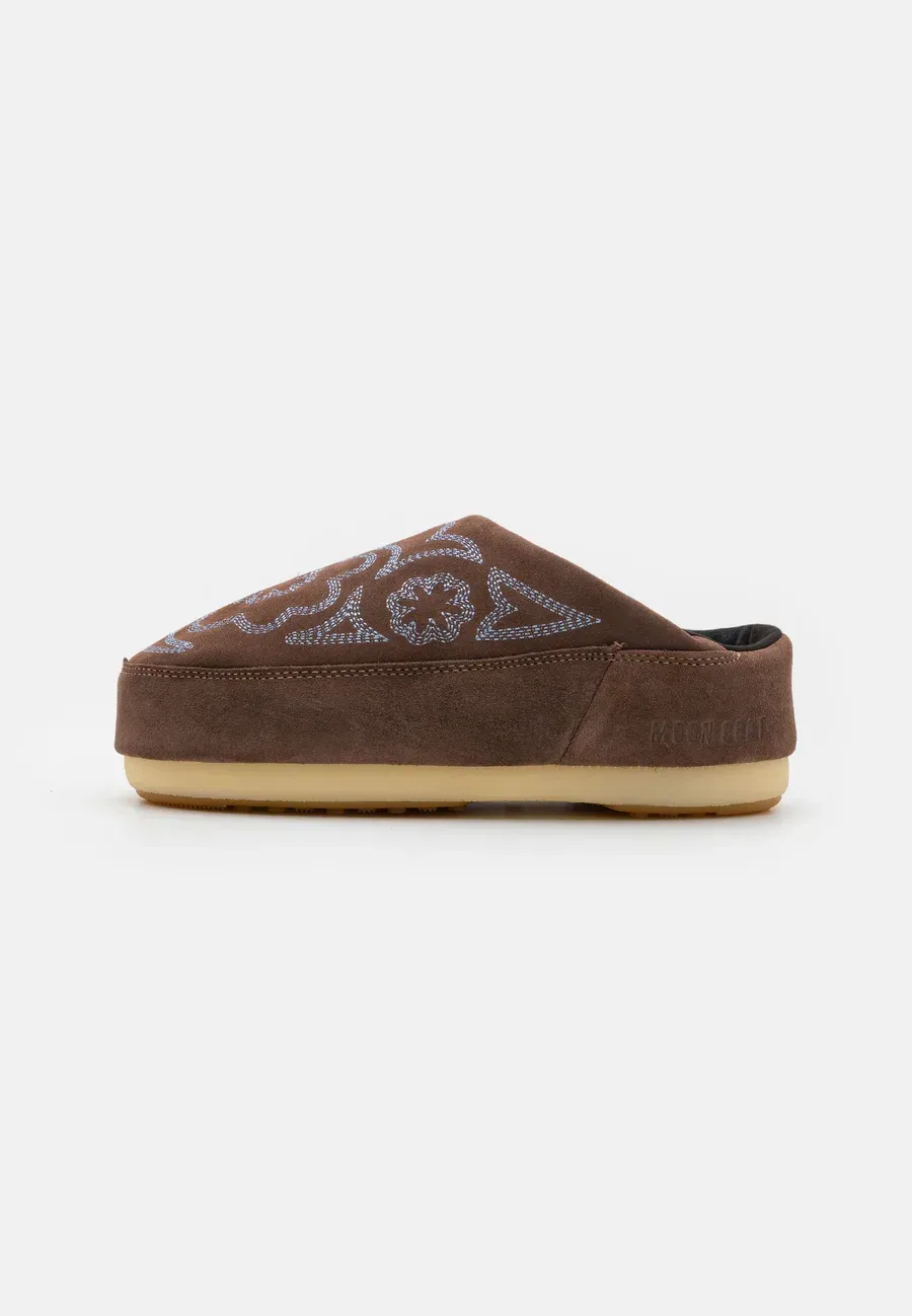 Фото № 1 с приближением к товару «‎MULE EMBROIDERED UNISEX»