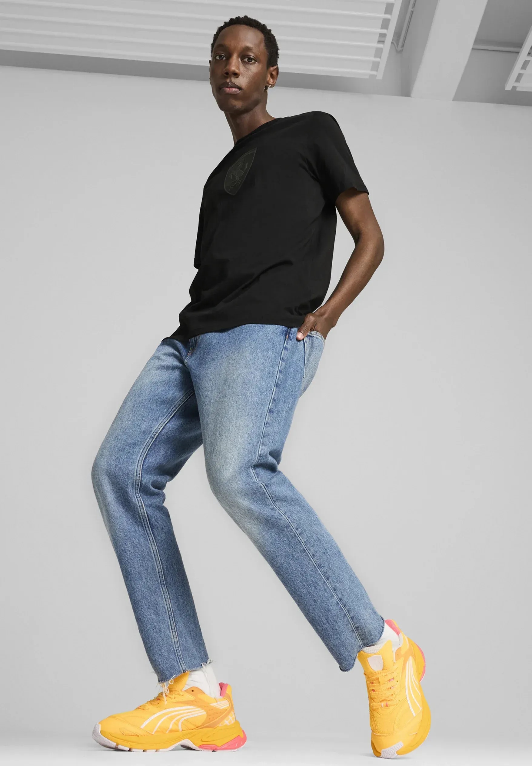 Фото № 1 с приближением к товару «‎SCUDERIA FERRARI VELOPHASIS SNEAKERS»