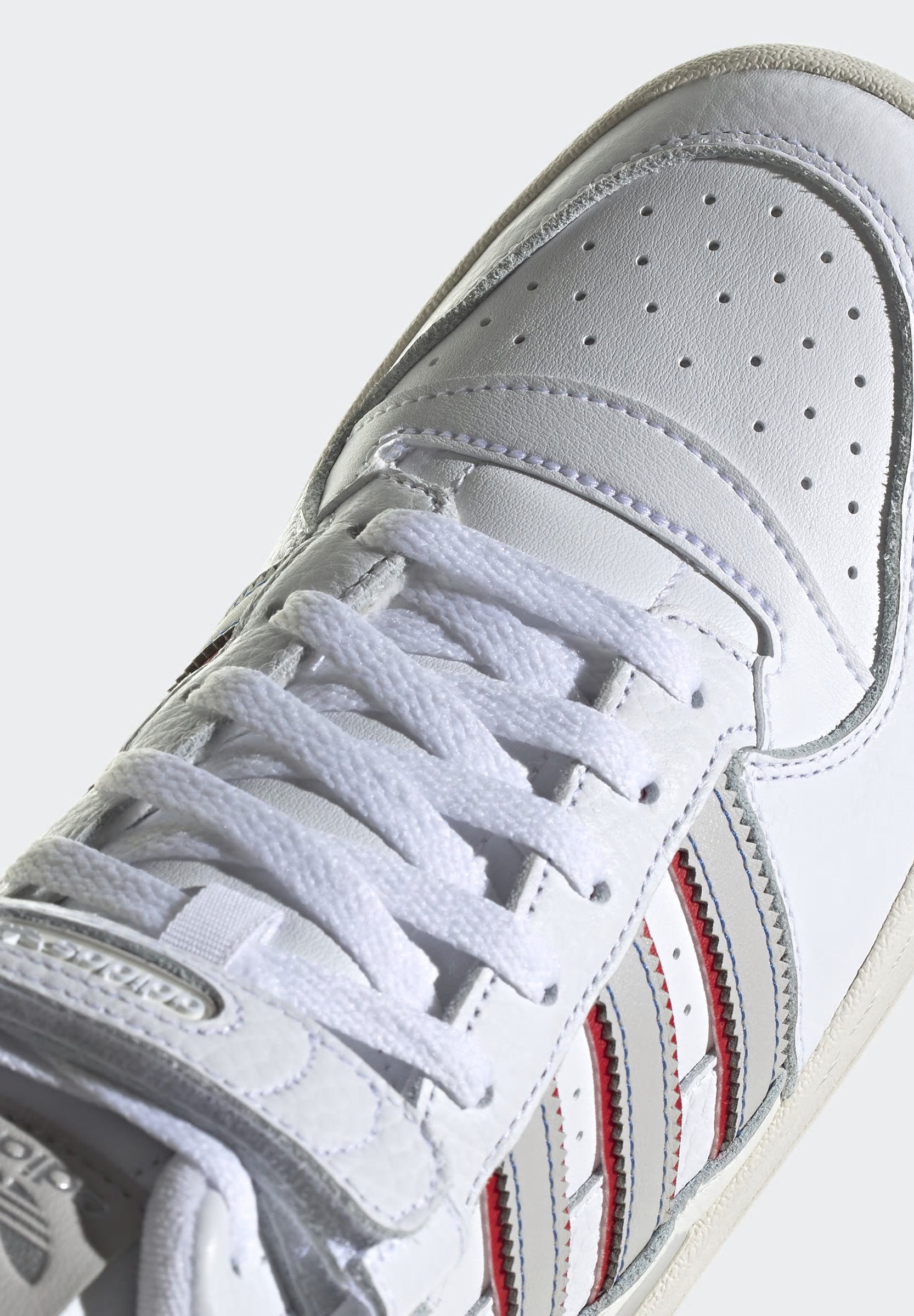 Фото № 5 с приближением к товару «‎Adidas Forum »