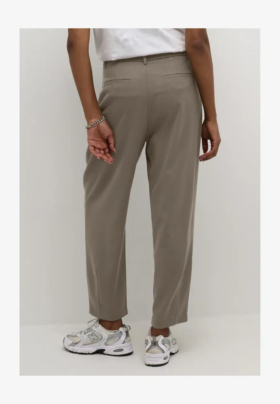 Фото № 3 с приближением к товару «‎MERLE»