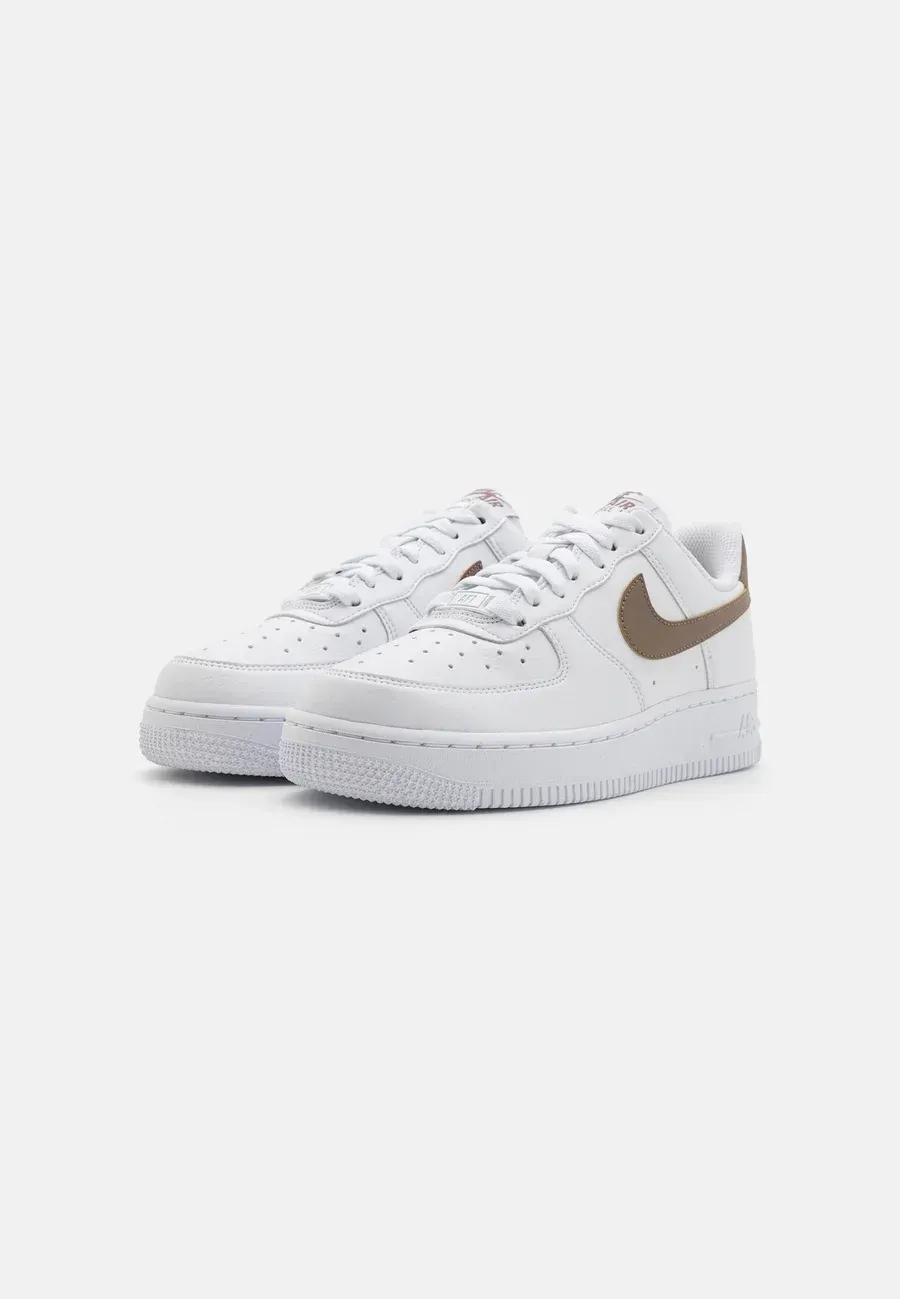 Фото № 4 с приближением к товару «‎AIR FORCE 1 07 NEXT NATURE»