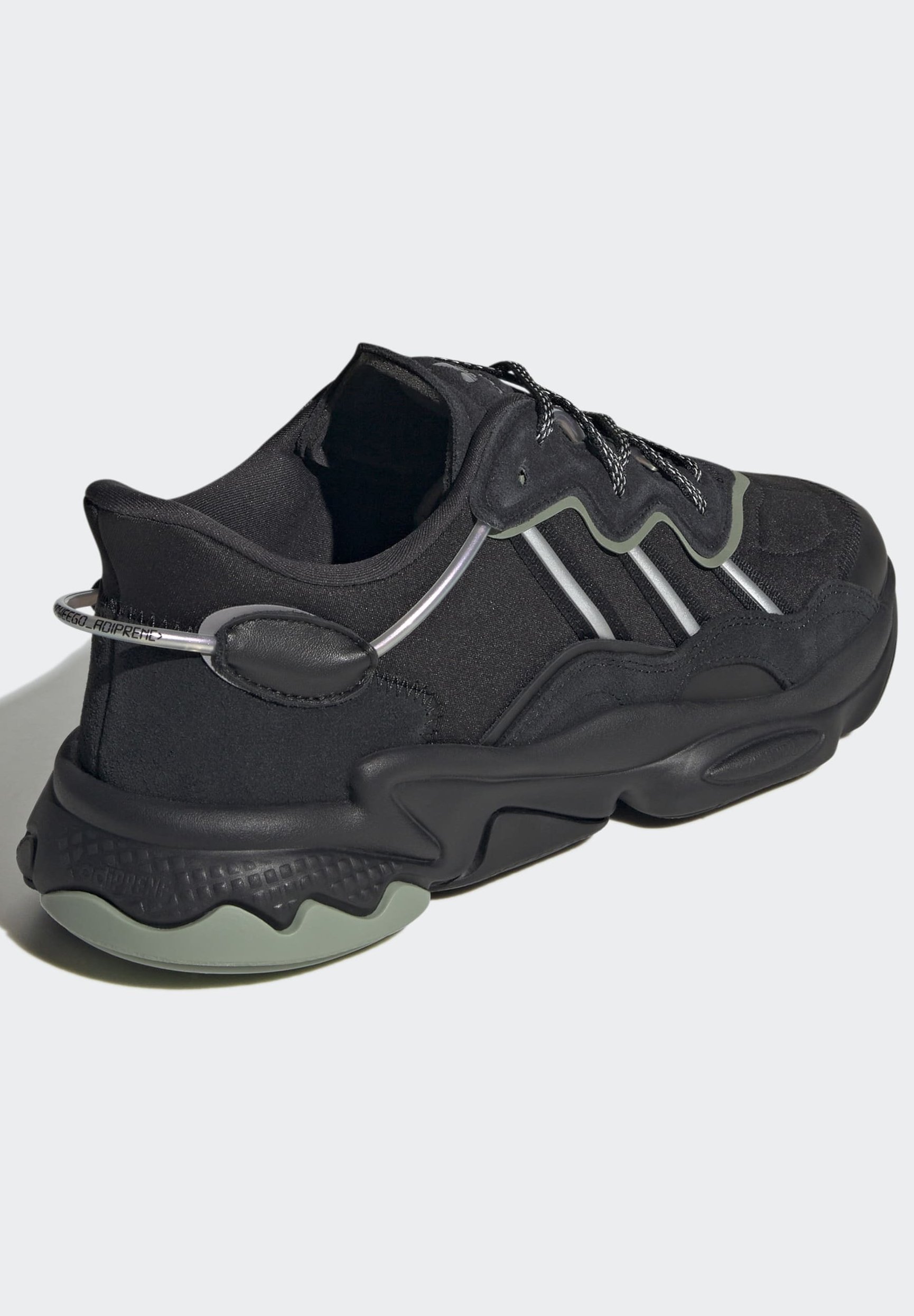 Фото № 4 с приближением к товару «‎Adidas Ozweego »