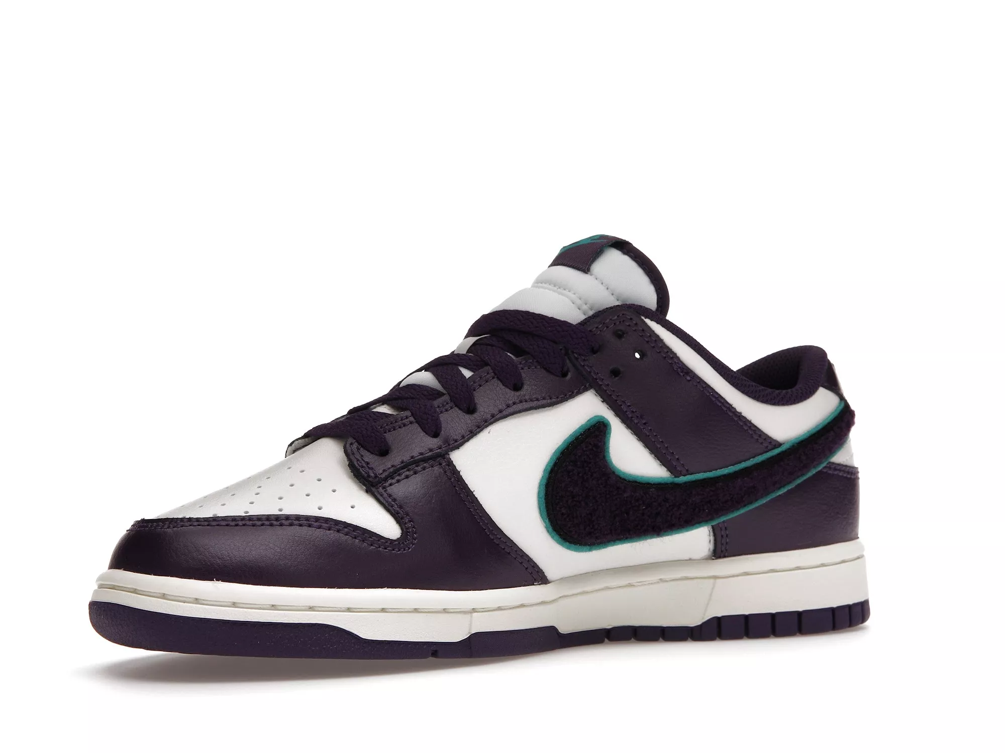 Фото № 6 с приближением к товару «‎Nike Dunk Low Chenille Swoosh Sail Grand Purple»