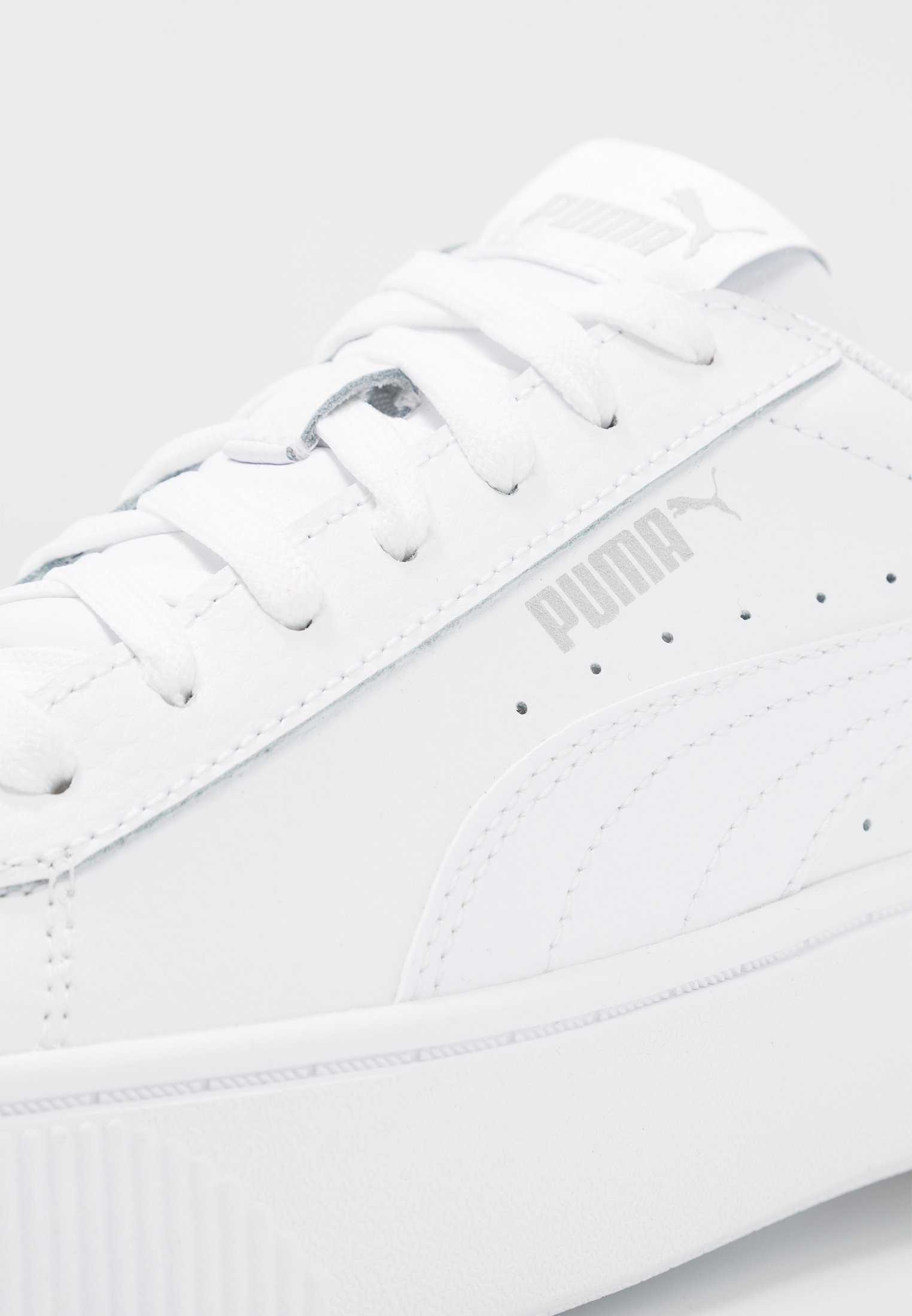 Фото № 3 с приближением к товару «‎Puma Vikky Stacked »