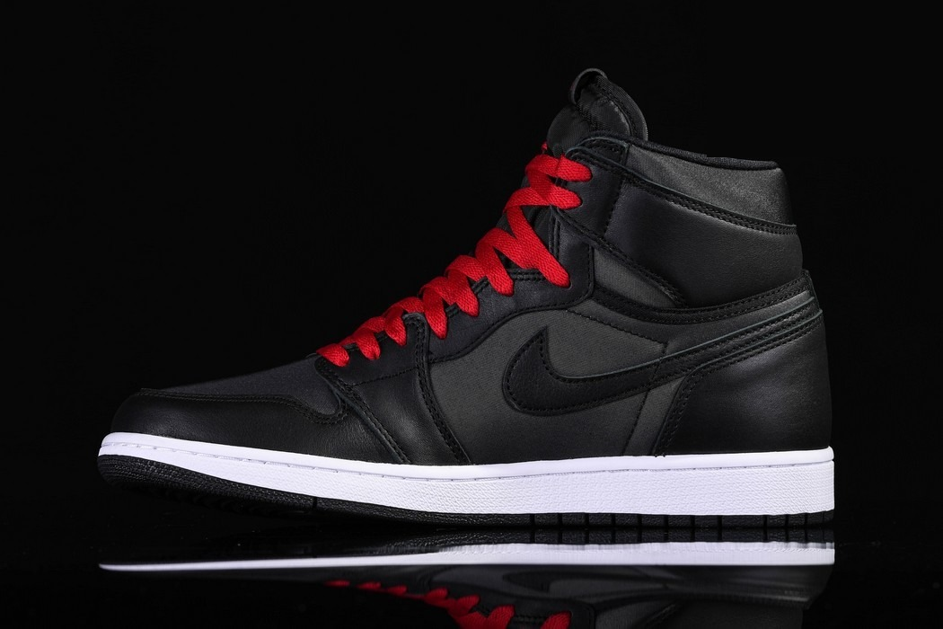 Фото № 2 с приближением к товару «‎Air Jordan 1 Retro High OG Black Satin»