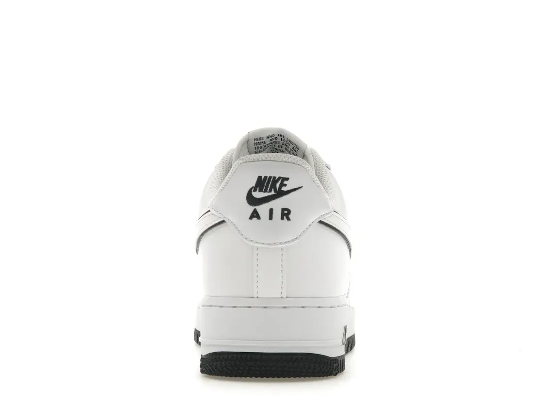 Фото № 4 с приближением к товару «‎Nike Air Force 1 '07 Low White Black Outline Swoosh»