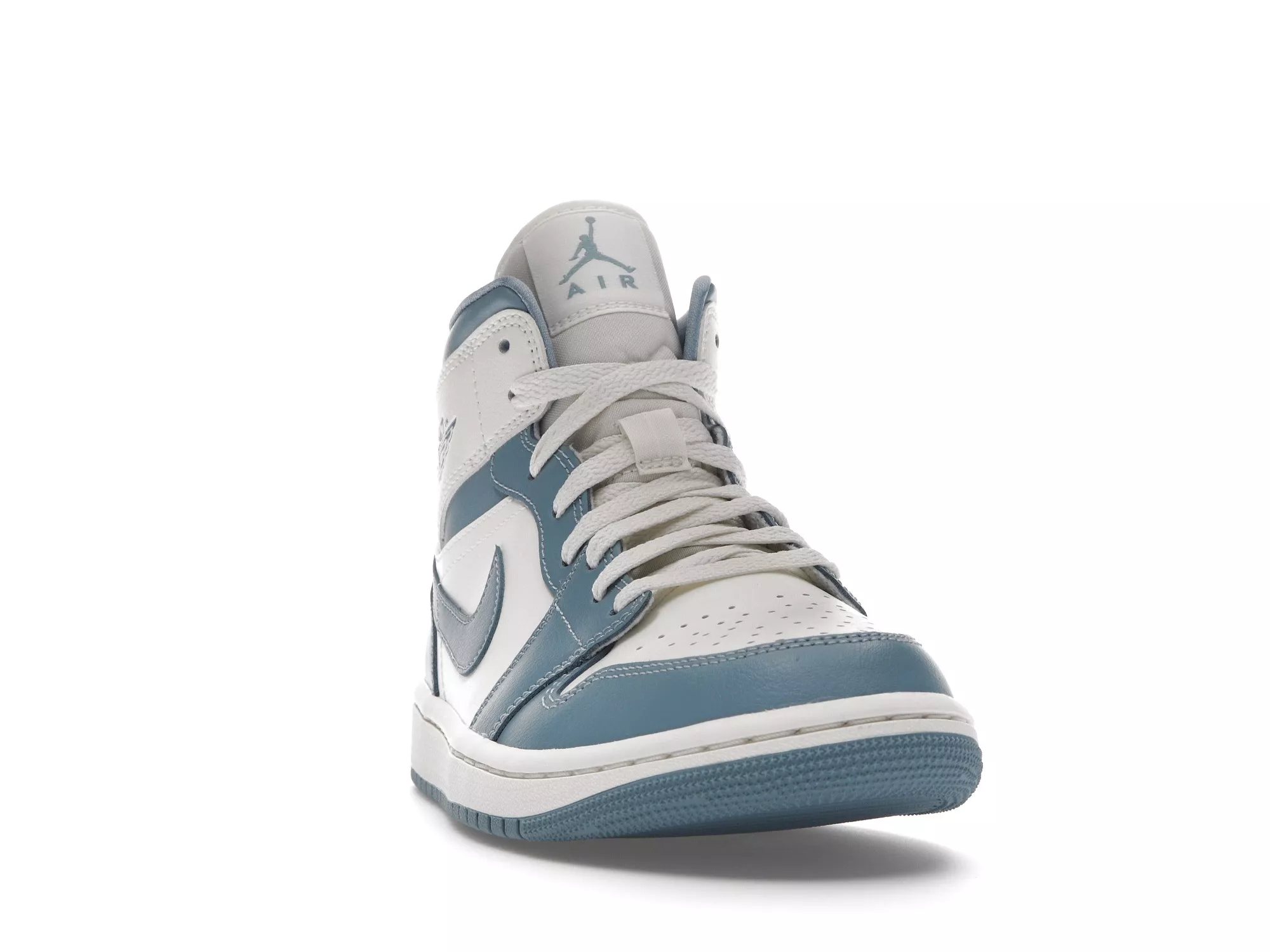 Фото № 2 с приближением к товару «‎Jordan 1 Mid UNC (2022) »