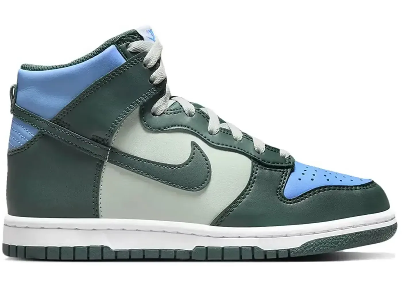 Фото № 1 с приближением к товару «‎Nike Dunk High»