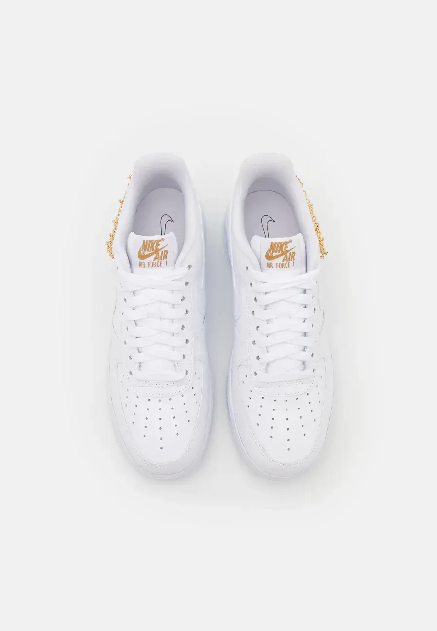 Фото № 4 с приближением к товару «‎AIR FORCE 1»