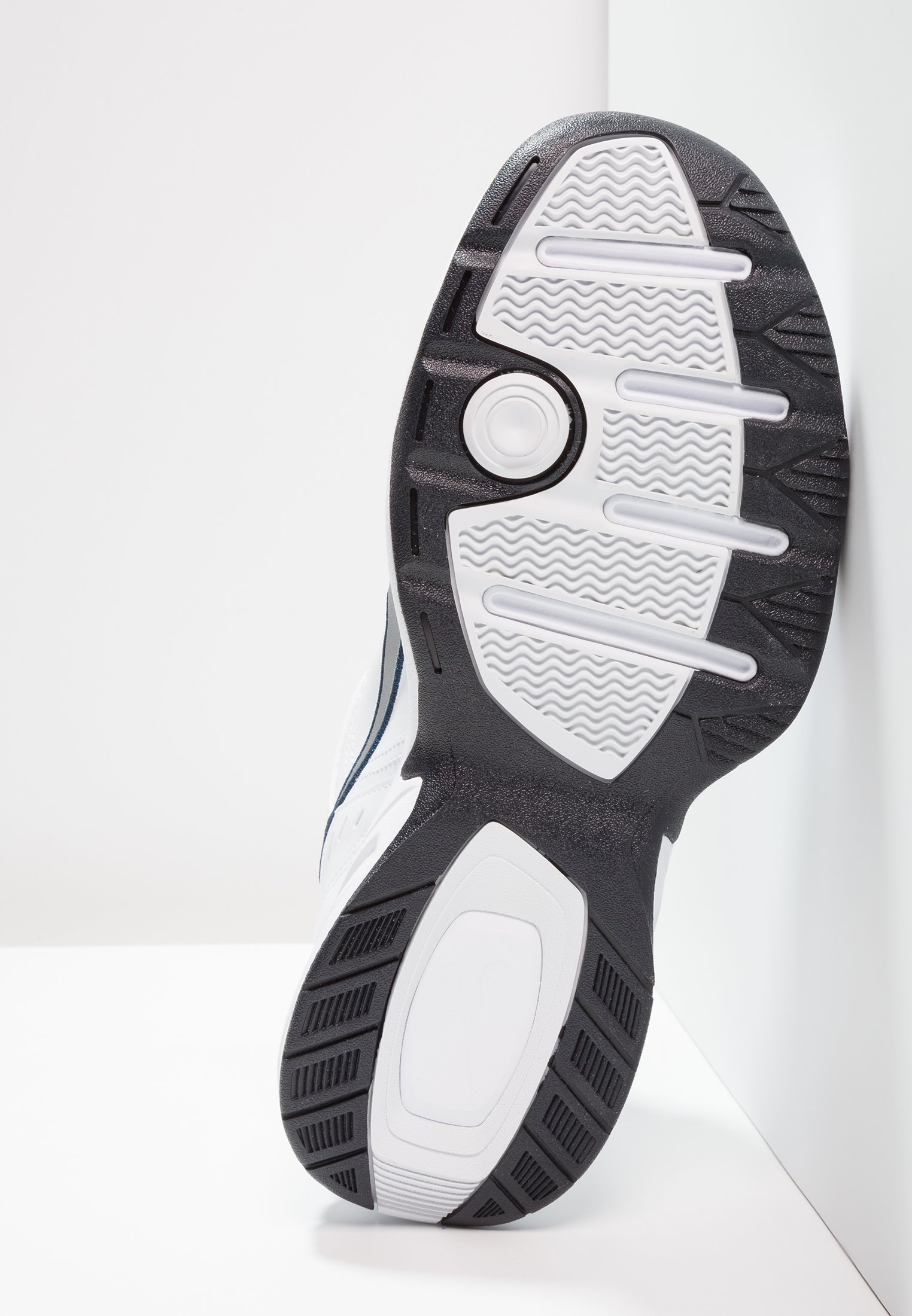 Фото № 5 с приближением к товару «‎Nike Air Monarch IV »